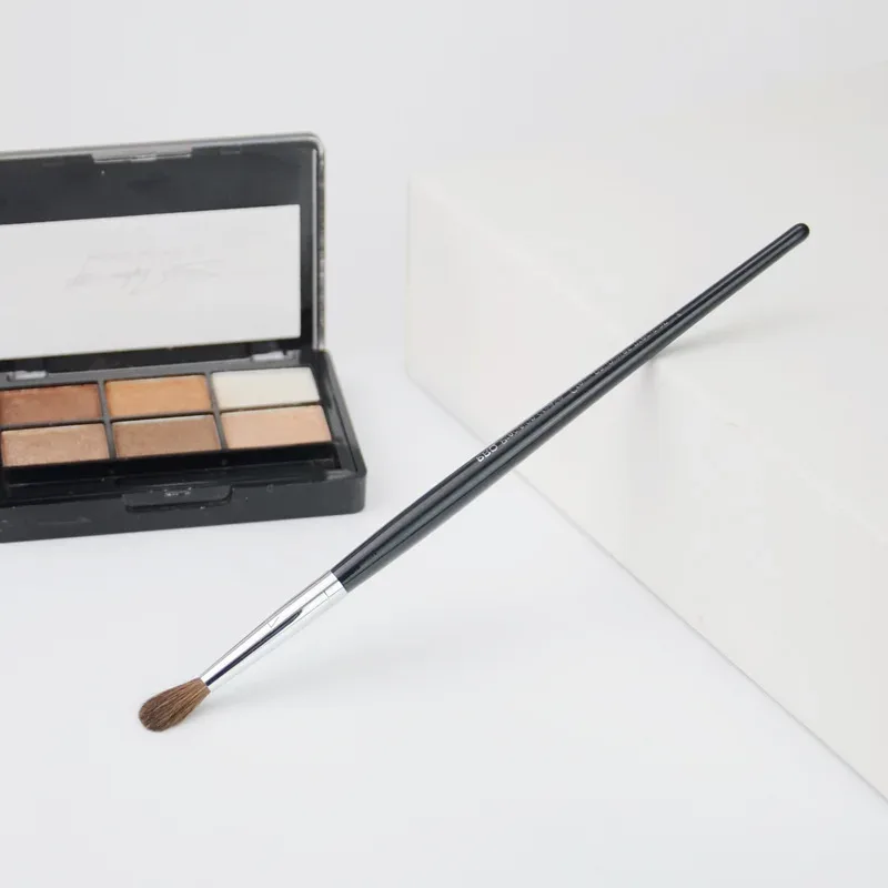 1 piece Pro Precision Crease Makeup brushes Eyeshadow #17 Make up brush Detail Eye Base shadow wood handle cosmetic tools — image 4