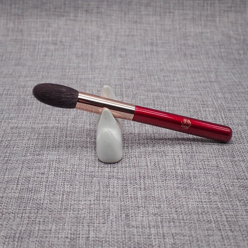 Handmade Tapered Highlighter Brush K14 Professional Make Up Brush Cosmetic Tools Soft Saikoho Goat Hair Winered Makeup Brushes