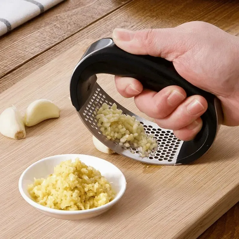 Hvidløgspresser og hakkemaskine Heavy Duty rustfrit stål med blødt håndtag Uanstrengt hvidløgsknuser til hakket hvidløg og pasta — image 2