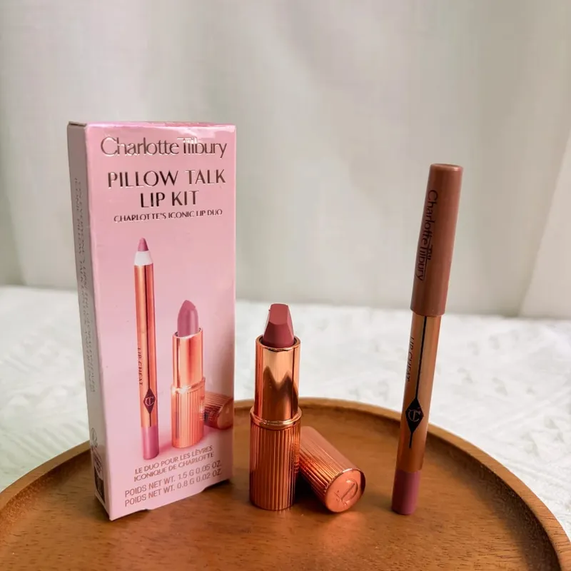 Карандаш для губ Charlotte Tilbury гладкий, с сильным покрытием, а палитра хайлайтеров для контура осветляет и формирует ваши черты лица. — image 13