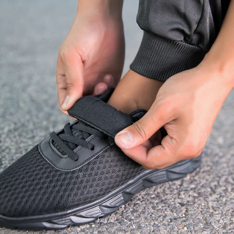 Solida svarta atletiska skor för män ihåligt mesh ovandel, halkfri lätt sula Jogging träning Fritidsresor Dagliga resor Utomhus Sport Fotväska — image 6