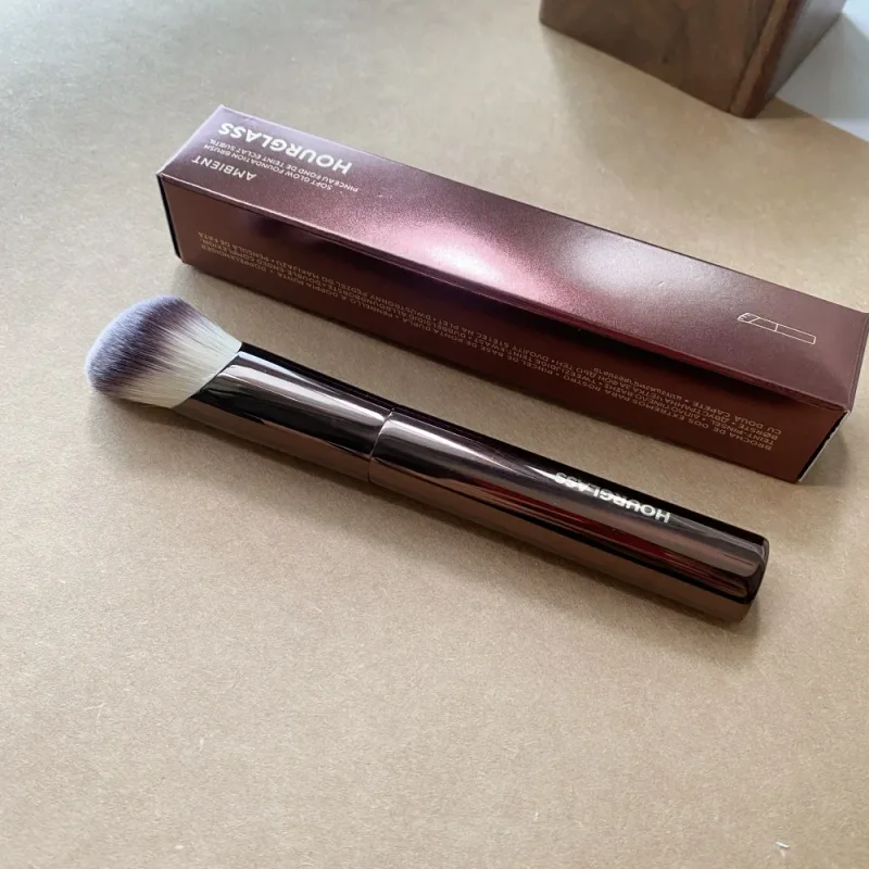 Hourglass Ambient Complexion Brush Set 2pcs Soft Glow Foundation Concealer Makeup Brushes Kit for Seamless Finish — image 3