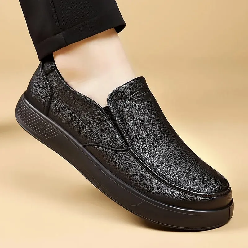 2026 New Designer Solid Color Leather Shoes for Men Soft Sole Fashion Loafers Man Spring Summer Autumn Business Casual Shoe Male — image 2