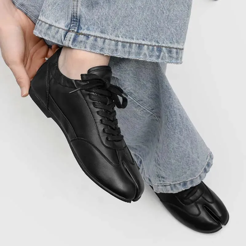 High-end Designer Split Toe Tabi Men's Sneakers and Casual Shoes Fashion Retro Leather Slip-On Loafers Men Shoes Tenis Masculino