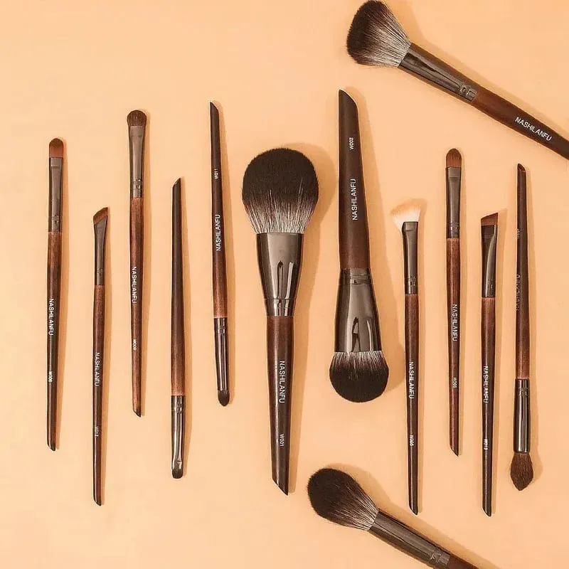 Premium Animal Fur Makeup Brush Set Wooden Handle Eyeshadow Blush Powder Eyebrow Brushes Beauty Makeup Tools Fur Cosmetic — image 1