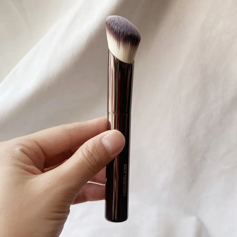 Hourglass Ambient Complexion Brush Set 2pcs Soft Glow Foundation Concealer Makeup Brushes Kit for Seamless Finish — image 4