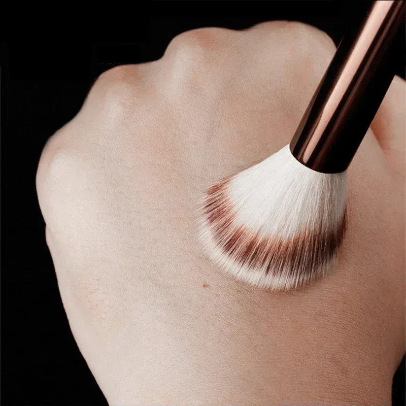 No. 15 Hourglass Blush Brush Bersudut Kontur Blush Stippling Berus Pipi Krim Cecair Blush Makeup Berus Krim Blush Brush — image 5
