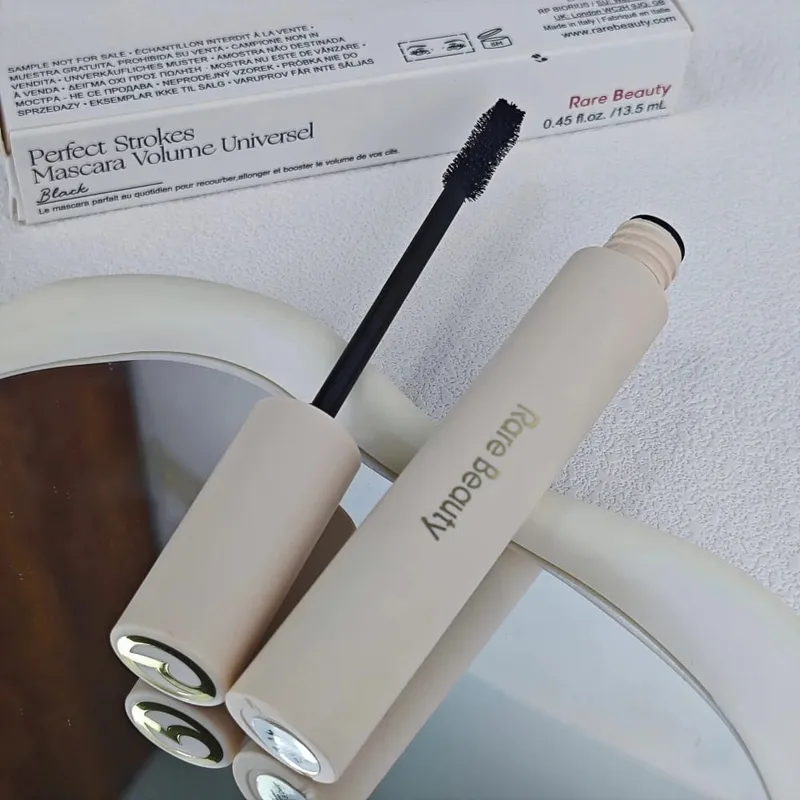 Mascara haute élasticité Rare Beauty Perfect Strokes Mascara volumateur universel Rare Beauty volumateur bouclage et allongement — image 4