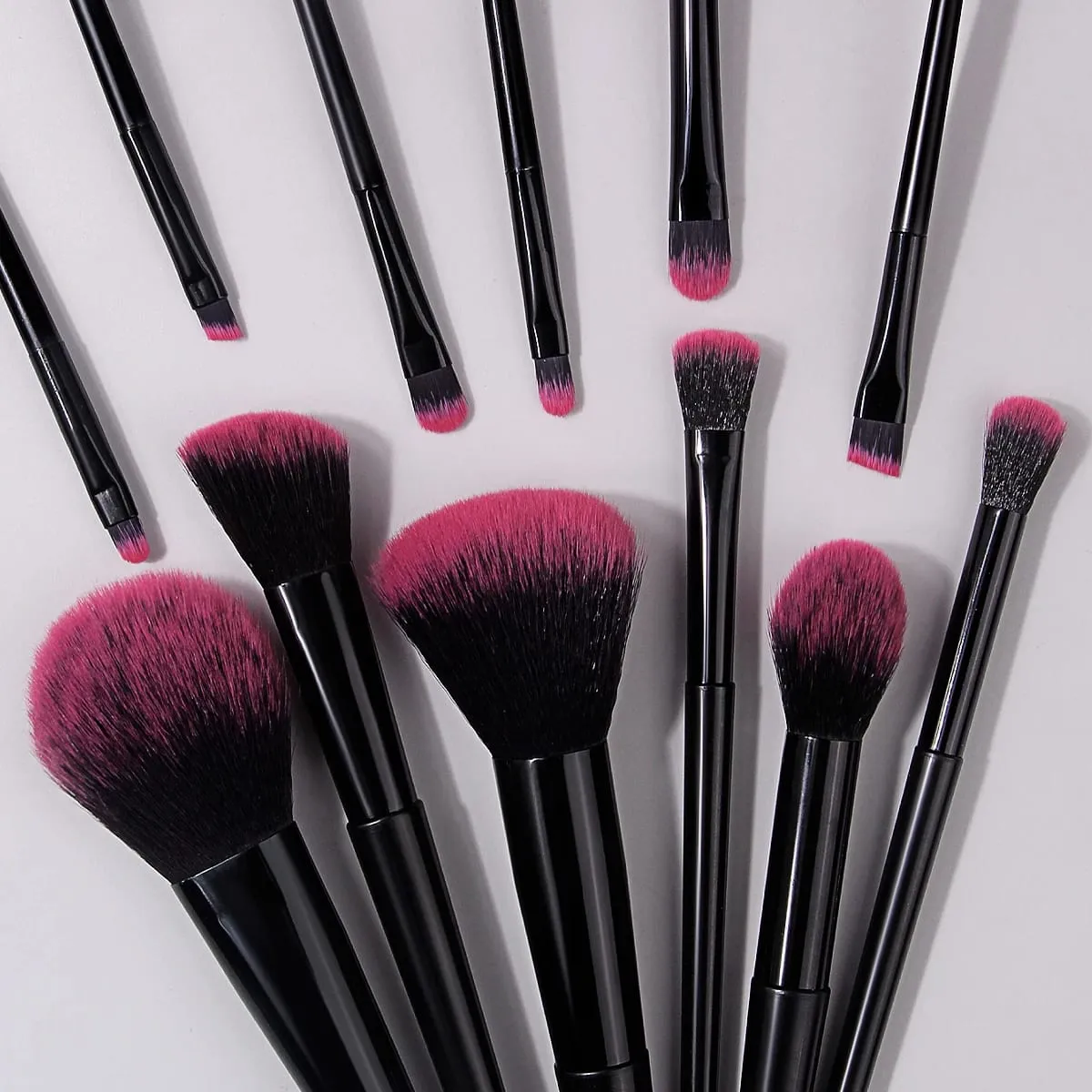 16Pcs Gradient Pink Makeup Brush Set Soft Synthetic Hair Face Eye Cosmetic Brushes With 2 Triangle Velvet Powder Puffs Black Mak