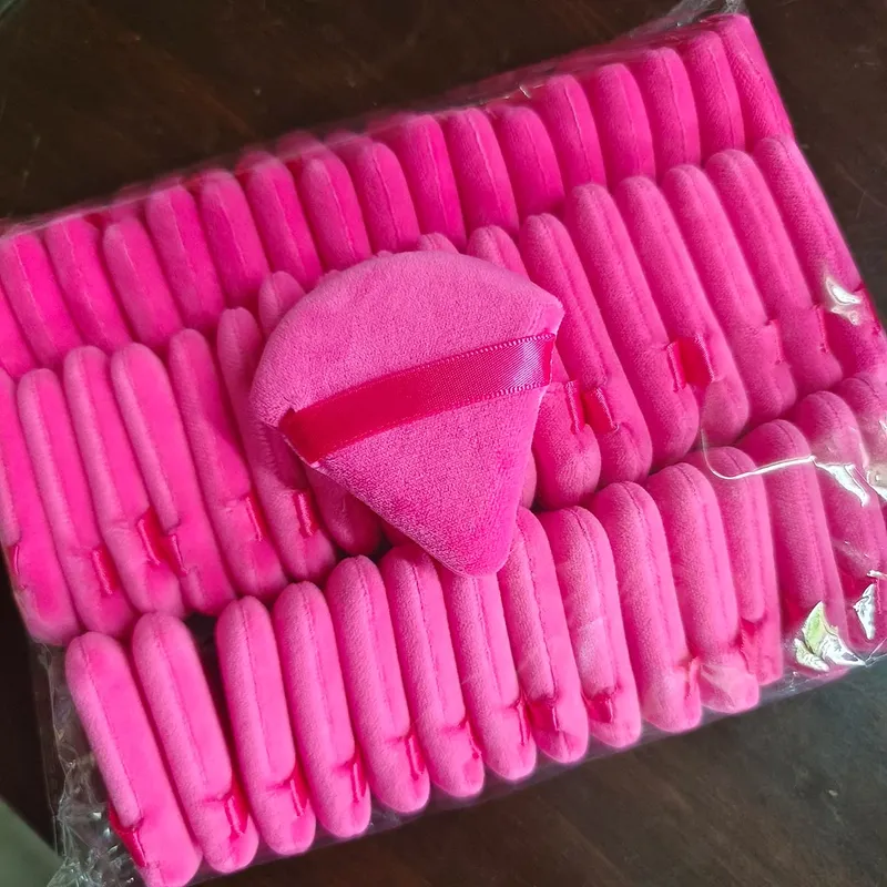 Velkoobchod 50ks Triangle Powder Puff Mini houbička na líčení na obličej Kosmetika Měkká bavlna na pudr na obličej omyvatelná sametová labutěnka na make-up — image 4