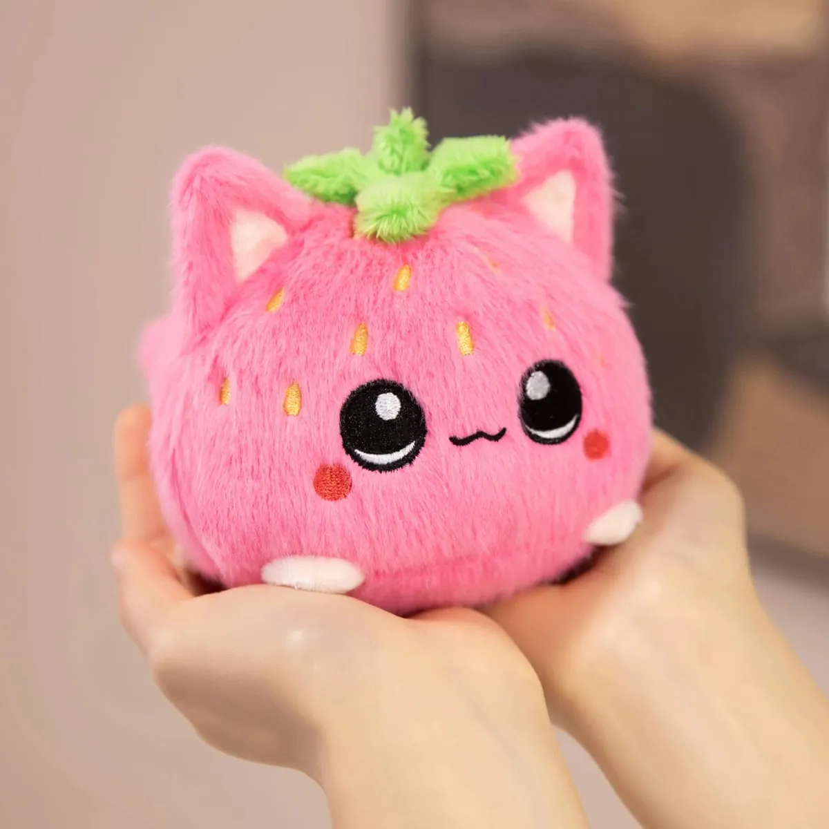 Oreiller en peluche doux chat fraise, amoureux des chats, décoration de maison mignonne et amusante, enfants, amis, employés de bureau, cadeaux d'anniversaire — image 4
