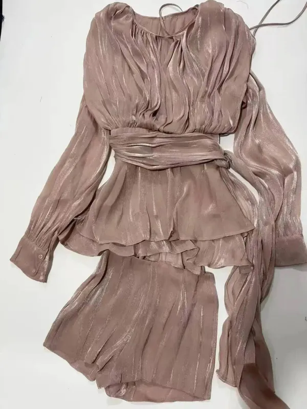 2026 Nieuwe Zomer Mode Vrouwen Kleding Ronde Hals Lantaarn Mouwen Satijnen Korte Jurk Met Shorts Onder Twee Delige Set — image 16