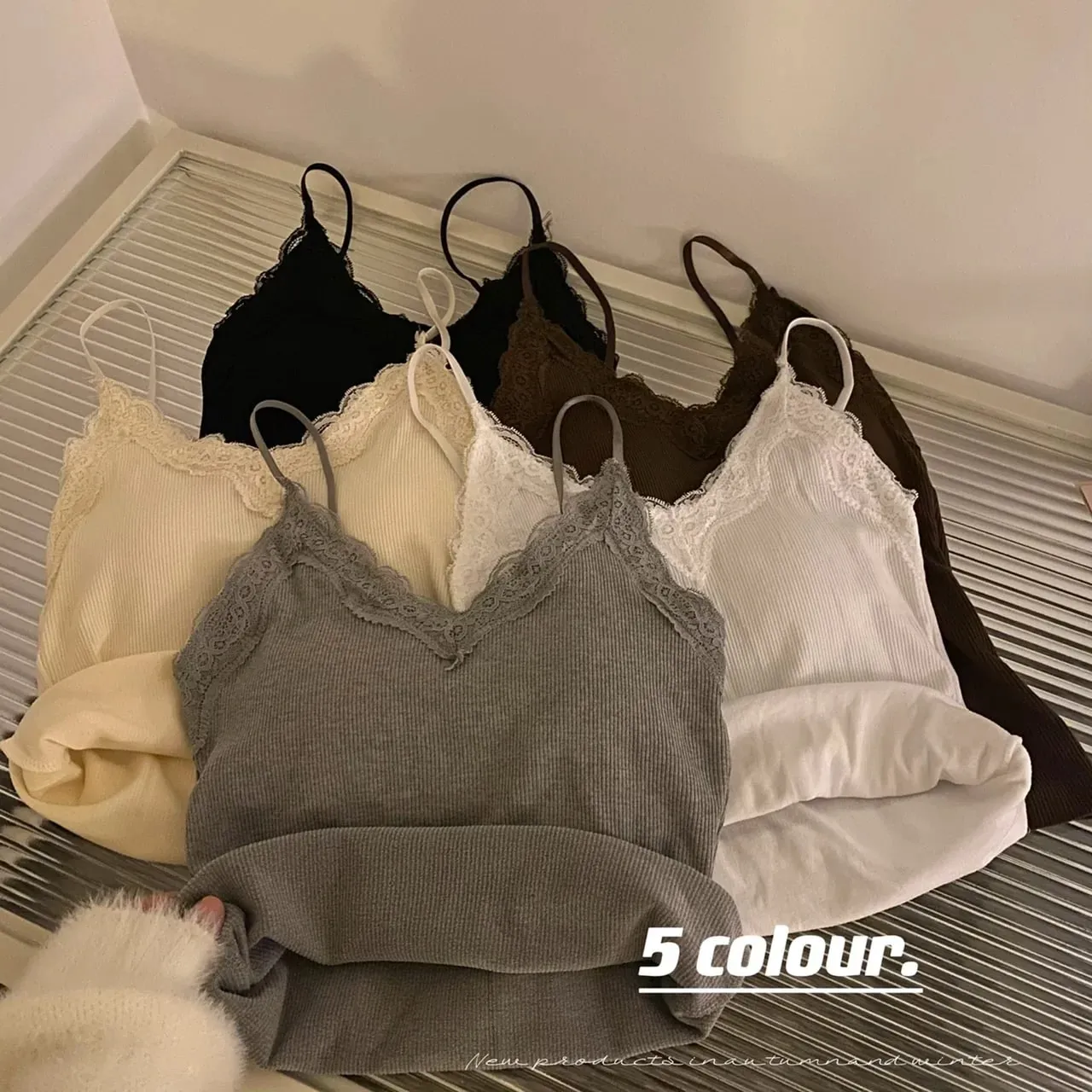 2026 sommer Dünne Elegante Camis Frauen Leibchen Tank Tops Sexy Ärmelloses Korsett Top mit Brust Pad Süße Spitze Patchwork Crop tops — image 7