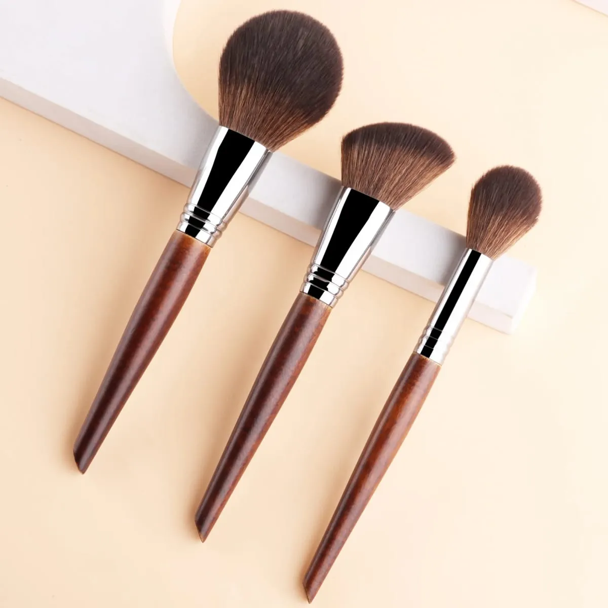 3Pcs Solid Wood Handle Powder Brush Set Round Setting Powder/Angled Contour/Flame Blush Brush Synthetic Fiber — image 2