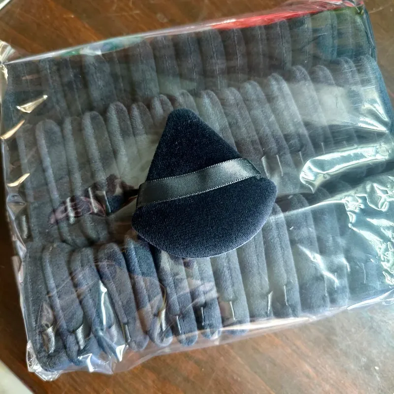 Velkoobchod 50ks Triangle Powder Puff Mini houbička na líčení na obličej Kosmetika Měkká bavlna na pudr na obličej omyvatelná sametová labutěnka na make-up — image 8
