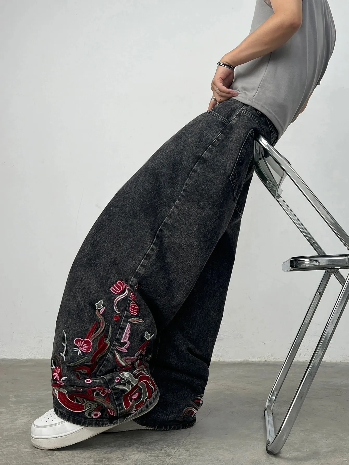 American Retro Embroidered Design Snowflake Gray Baggy Jeans Man Y2K Trendy Street Fashion Skateboard Style Versatile Long Pants — image 2