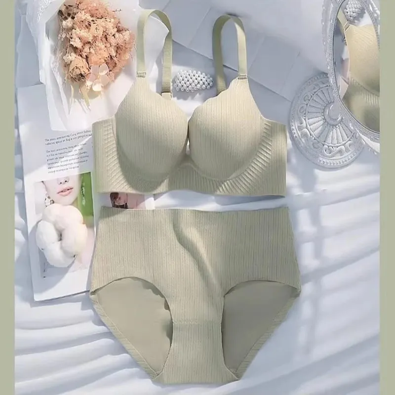 New Women Thick Padded Wirefree Bra Set Seamless Solid Color Comfort Gathering Lingerie Push Up Effect Designed for Smaller Bust — image 3