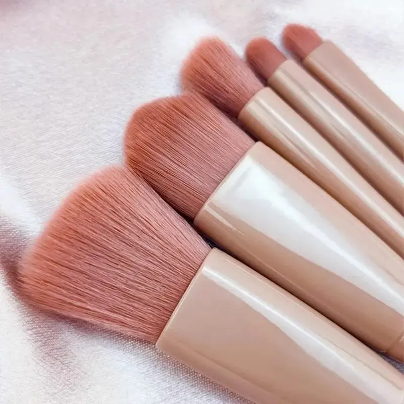 5Pcs Travel Makeup Brush Set Built-in Mirror Soft Fiber Portable Brushes Face Eye Lip Blending Daily Makeup Tools — image 2