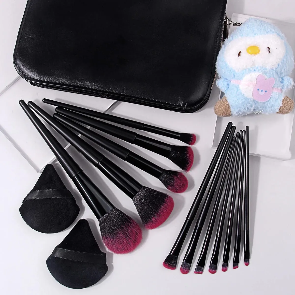 16Pcs Gradient Pink Makeup Brush Set Soft Synthetic Hair Face Eye Cosmetic Brushes With 2 Triangle Velvet Powder Puffs Black Mak