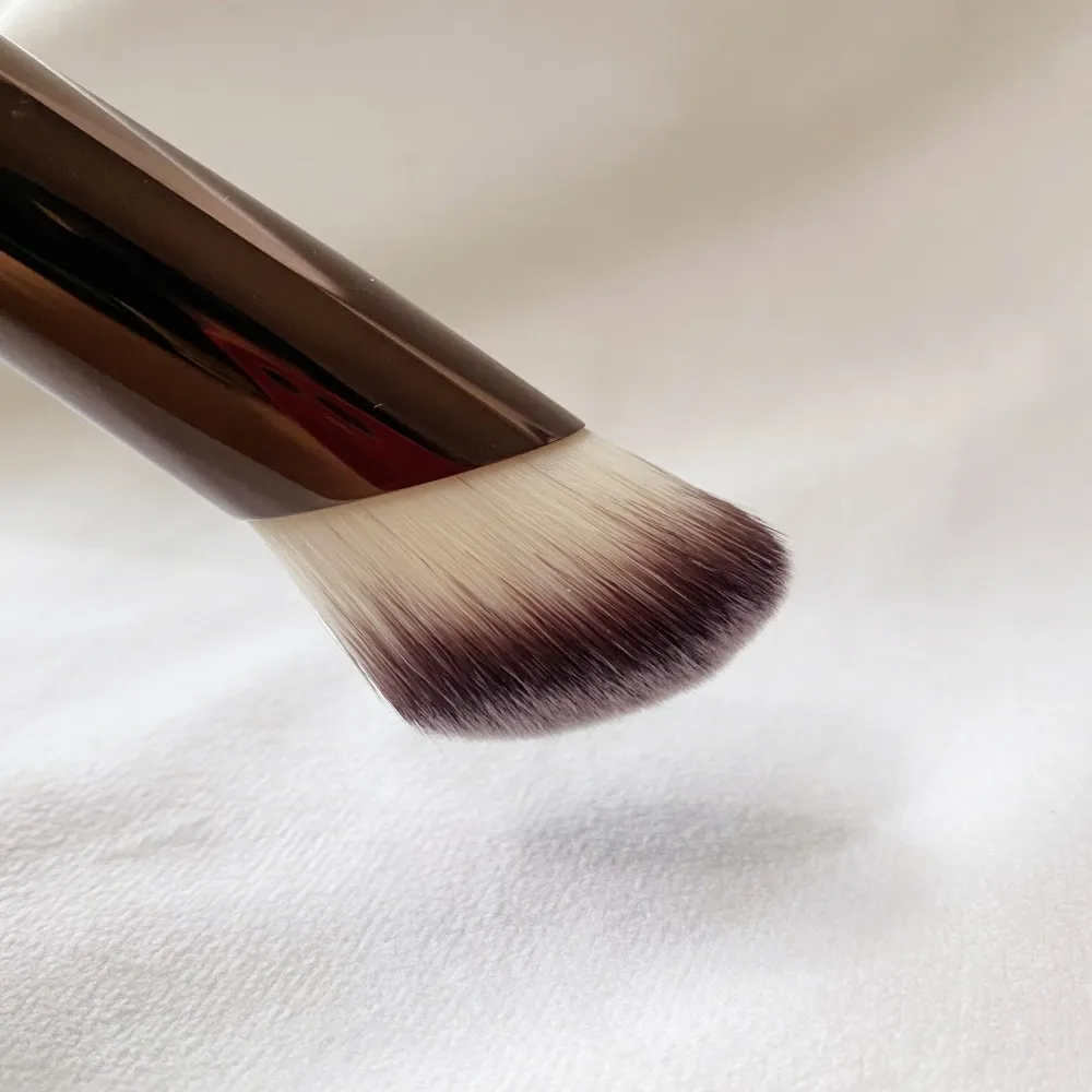 Hourglass Ambient Complexion Brush Set 2pcs Soft Glow Foundation Concealer Makeup Brushes Kit for Seamless Finish — image 5