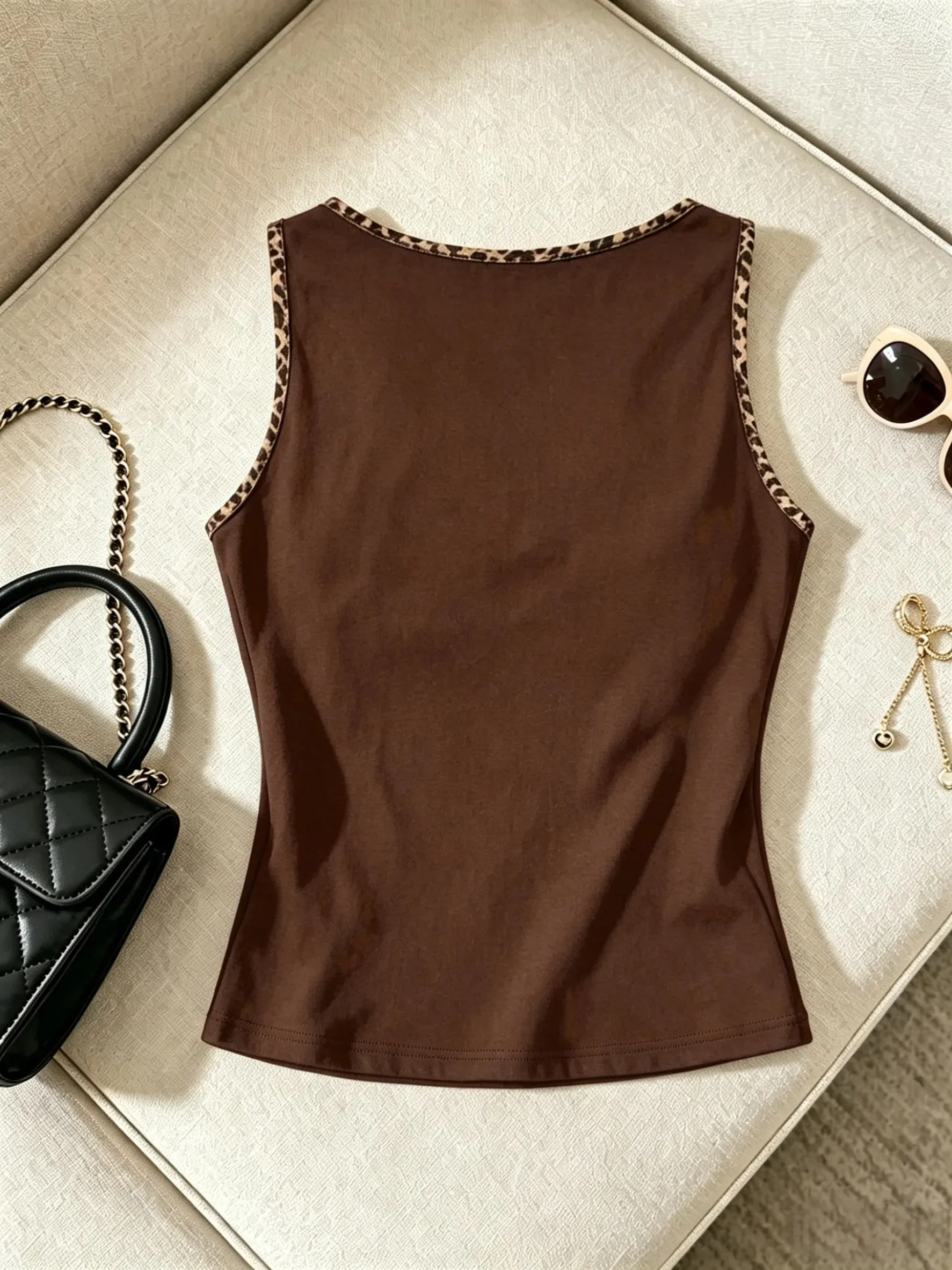 Women Solid Color Tank Top Casual Notched V Neck Form Fitting Sleeveless Cami Top — image 5
