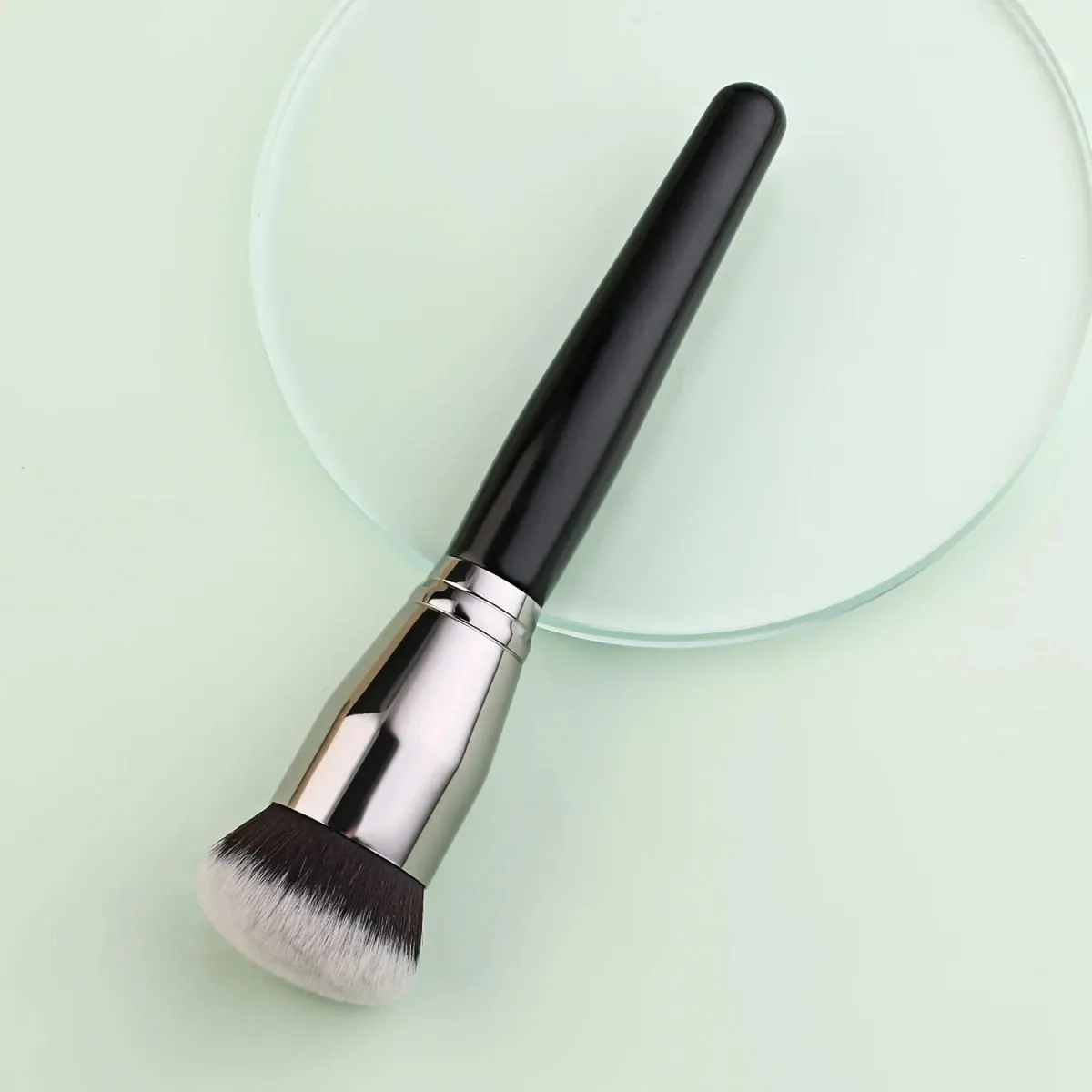 Black Foundation Make up Brush Cream Foundation buffing Makeup Brush Big Foundation Brush Synthetic Hair Face Makeup Tool — image 3