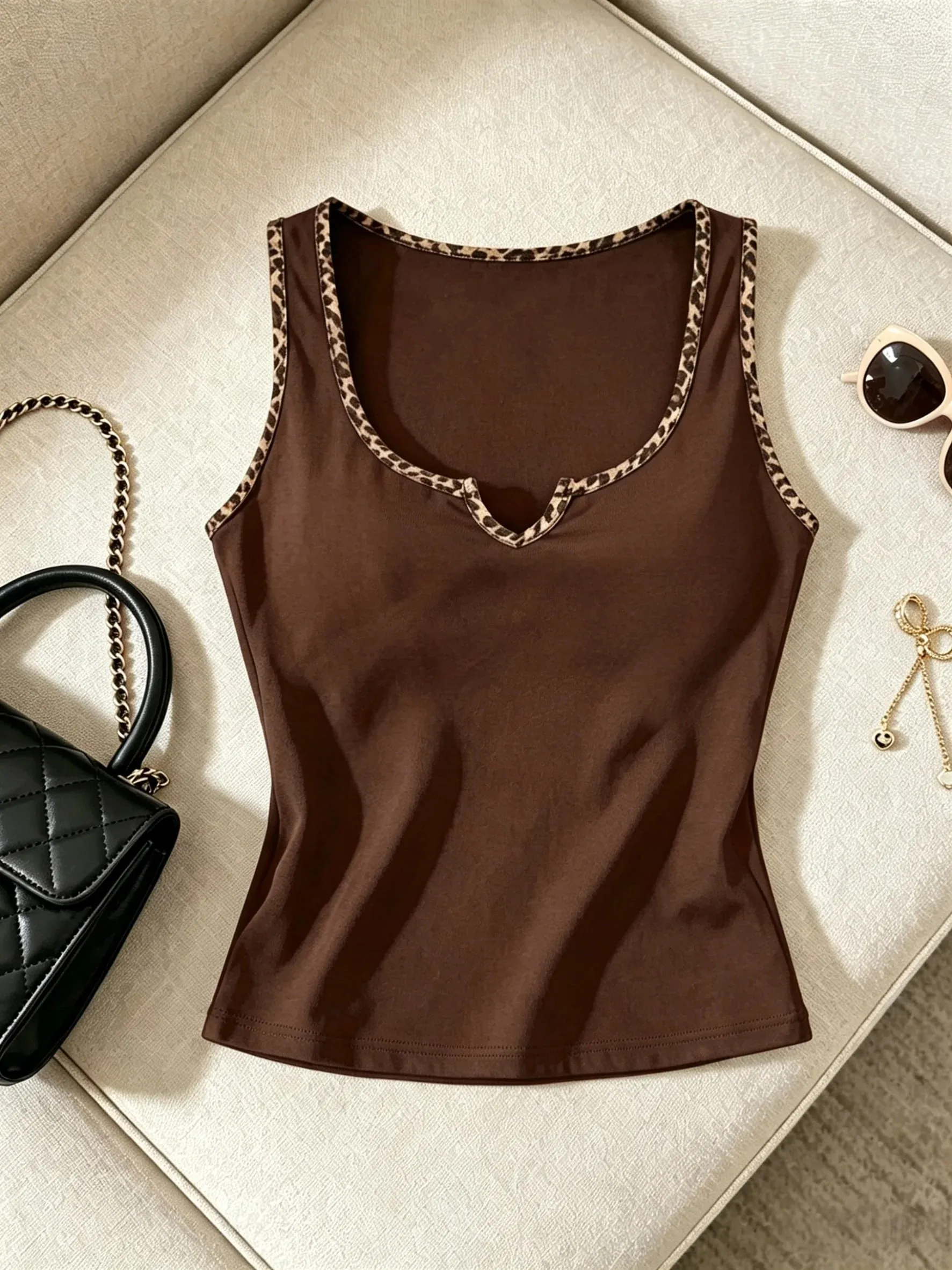 Women Solid Color Tank Top Casual Notched V Neck Form Fitting Sleeveless Cami Top — image 2