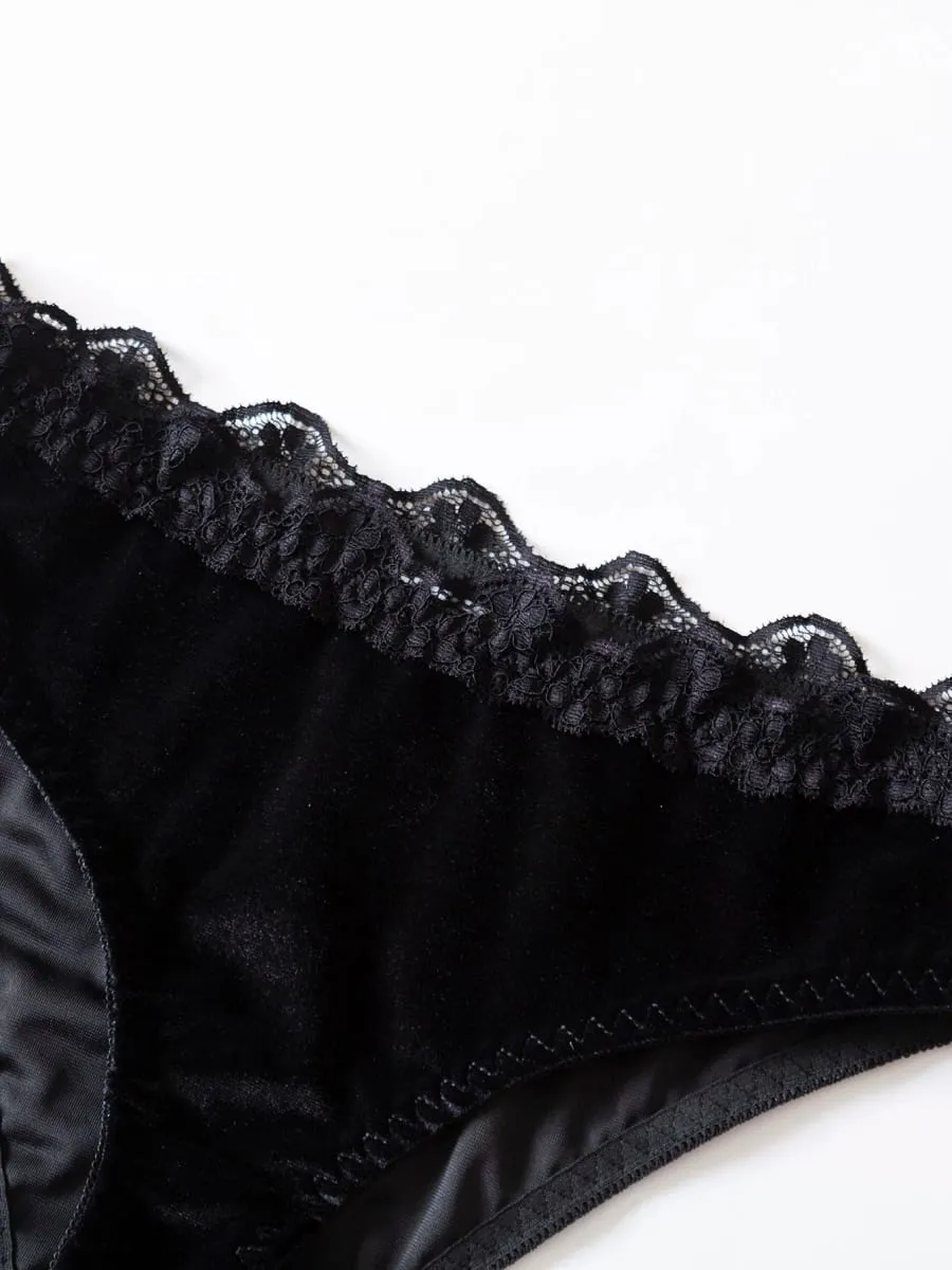 Vintage Inspired Adjustable Strap Black Lace Lingerie Set Gothic Intimate Wear for Bold Femininity — image 6
