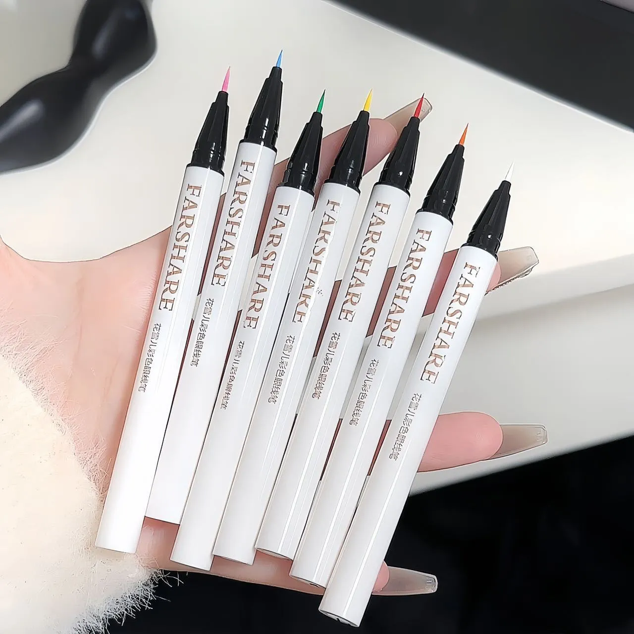12 kolorów wodoodporny eyeliner w pisaku bardzo cienka końcówka eyeliner w płynie długotrwały eyeliner szybkoschnący kolorowy makijaż na cosplay — image 4