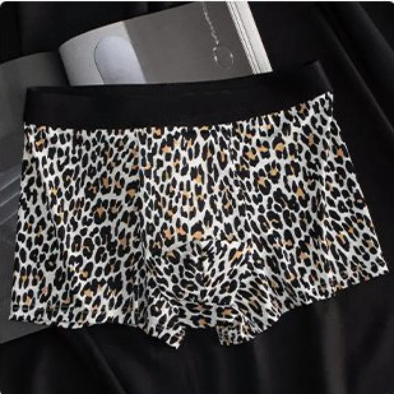 Celana Dalam Sutra Es Pria Celana Pendek Boxer Datar Kantong Cembung Celana Dalam Pria Macan Tutul Cepat Kering Celana Renang Sejuk Mulus — image 4