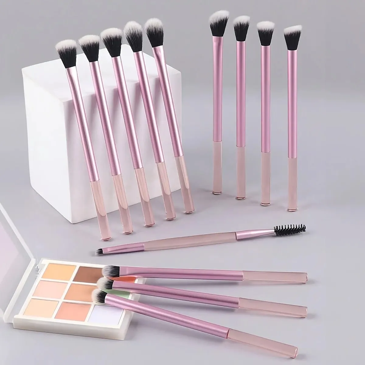A Set of 13 Professional Makeup Brushes - Foundation Brush Eyeshadow Brush Eyebrow Brush Blending Brush Highlighter Brush C — image 2