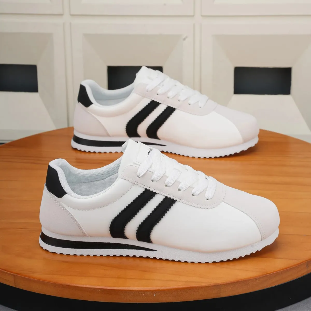 Men's casual business sneakers outdoor all-season versatile sneakers for men