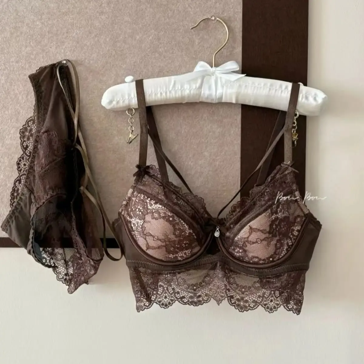Sexy Lace Breathable Lingerie Set French-Style Small-Bust Support Bra Anti-Sagging & Side-Boob Control Soft Underwire Bra Set — image 1