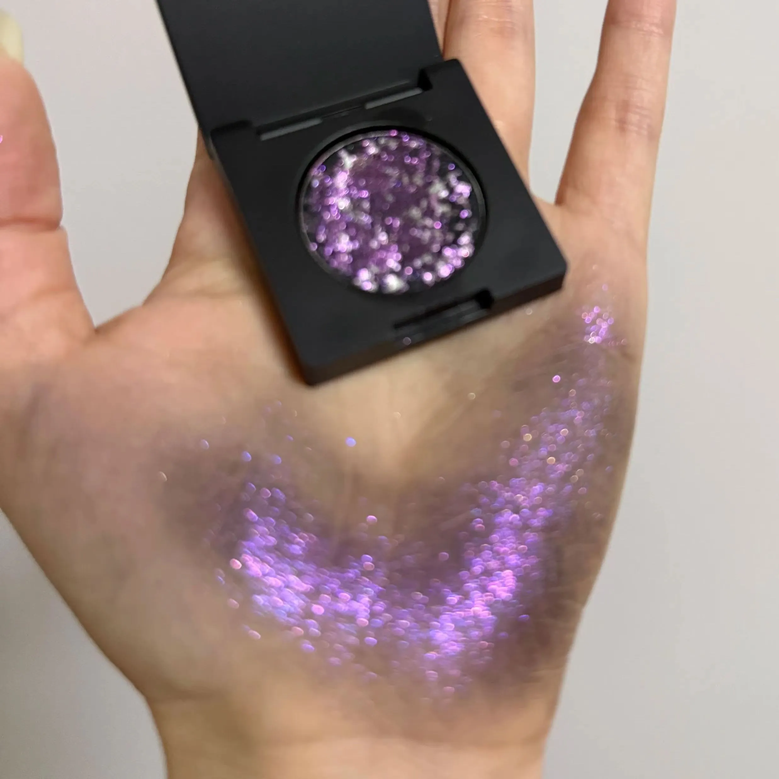 Single Mixed Color Eyeshadow Chameleon Fine Sparkle Pearl Brightener Eye Shadow Portable Eye Makeup — image 4