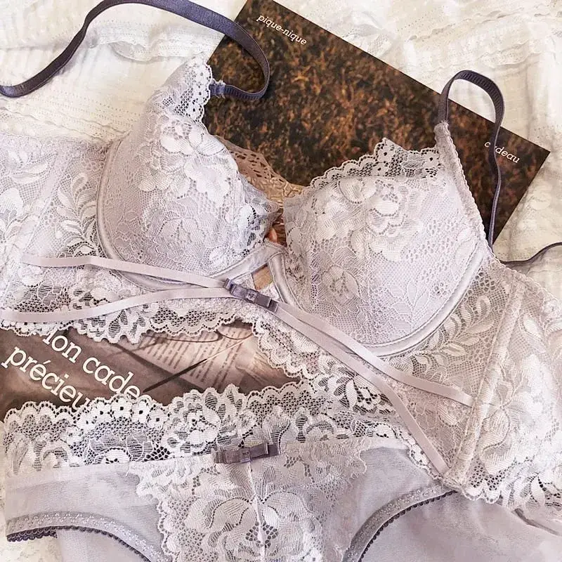 2 Parça Yaz Ince Fincan Sutyen Seksi Dantel Içi Boş iç çamaşırı seti Kadınlar için Fransız Nakış Lingerie Push Up Sütyen Külot Seti