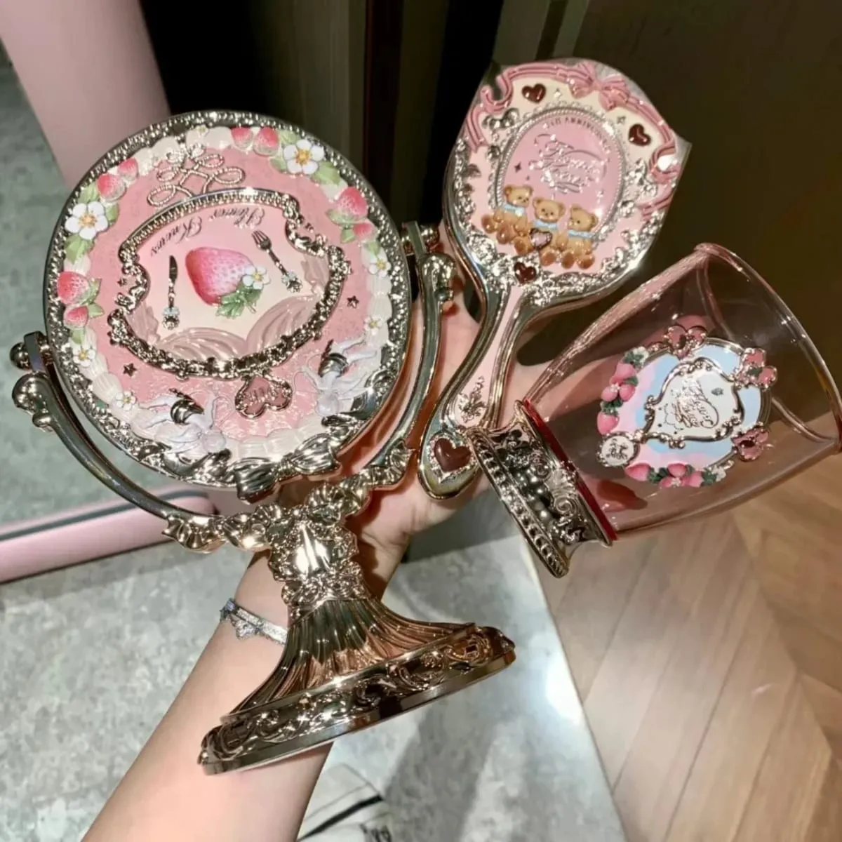 Flower Knows 9th Anniversary Brushes Paddle Hair Brushes Air Cushion Hair Comb 17*8cm Flowerknows Brush Holder — image 2