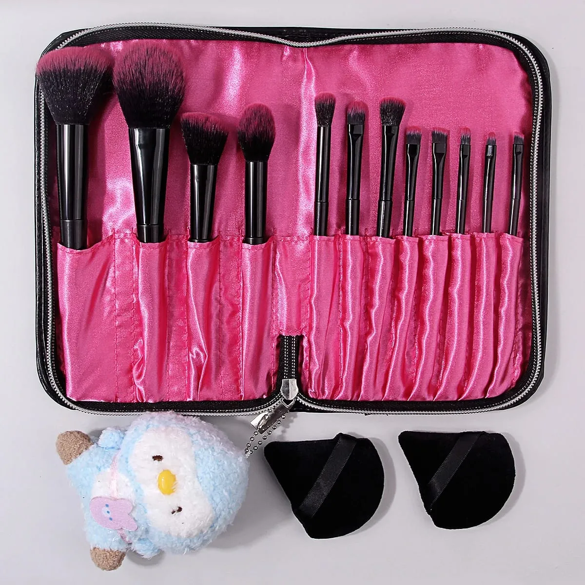 16Pcs Gradient Pink Makeup Brush Set Soft Synthetic Hair Face Eye Cosmetic Brushes With 2 Triangle Velvet Powder Puffs Black Mak