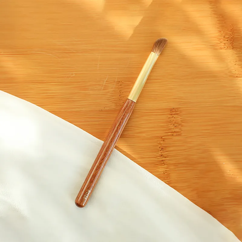 FD25 Soft Weasel Hair Triangle Concealer Highlighter Brush African Rosewood Handle Makeup Brush Pro Hand Crafted Makeup Brushes