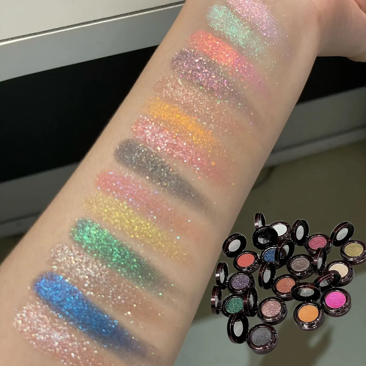 Metallic Glitter Black Blue Eyeshadow Purple Green Metallic Highlighter Eyeshadow Diamond Long Lasting Eye Makeup Women Cosmetic