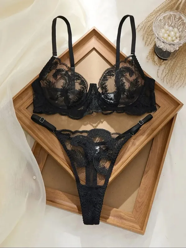 Black Feathers Women's Bra Set Soft And Stylish Intimate Apparel Ensemble Comfortable Feminine Lingerie