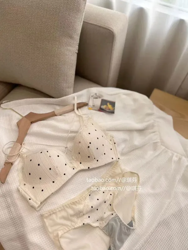 Sexy Lace Polka Dot Lingerie Set with Small Chest Gathered Comfortable Without Steel Ring Lingerie Two Piece Underwear Set