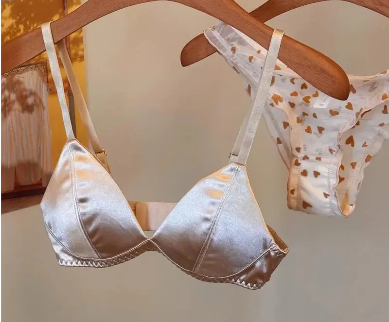 Sexy Satin-BH-Set mit dreieckigen Körbchen, nicht abfärbend, bequeme, kabellose Dessous für große Brüste — image 9