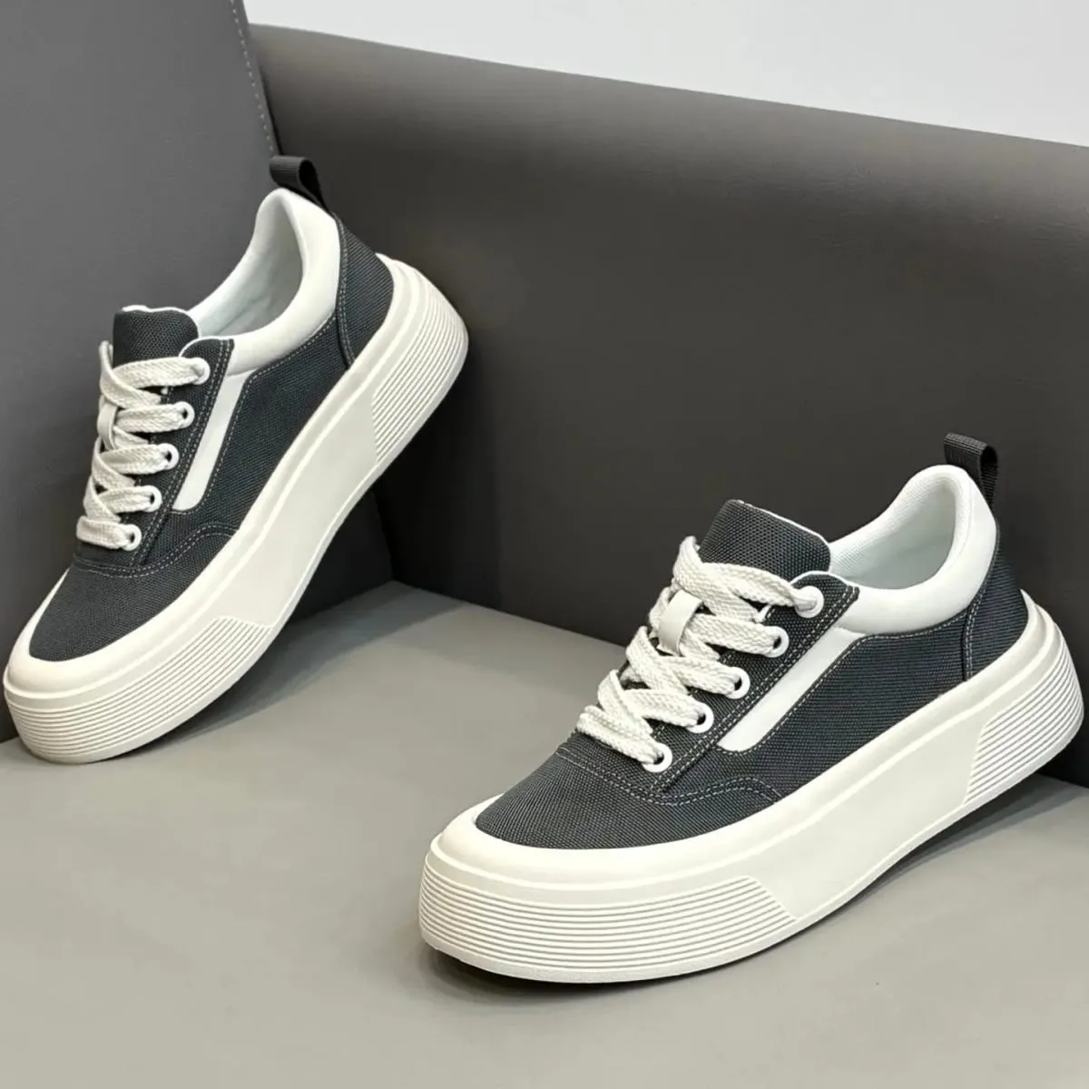 Mens platform high heeled shoes increase height by 6 centimeters lightweight canvas anti slip and durable Elevator sneakers — image 2