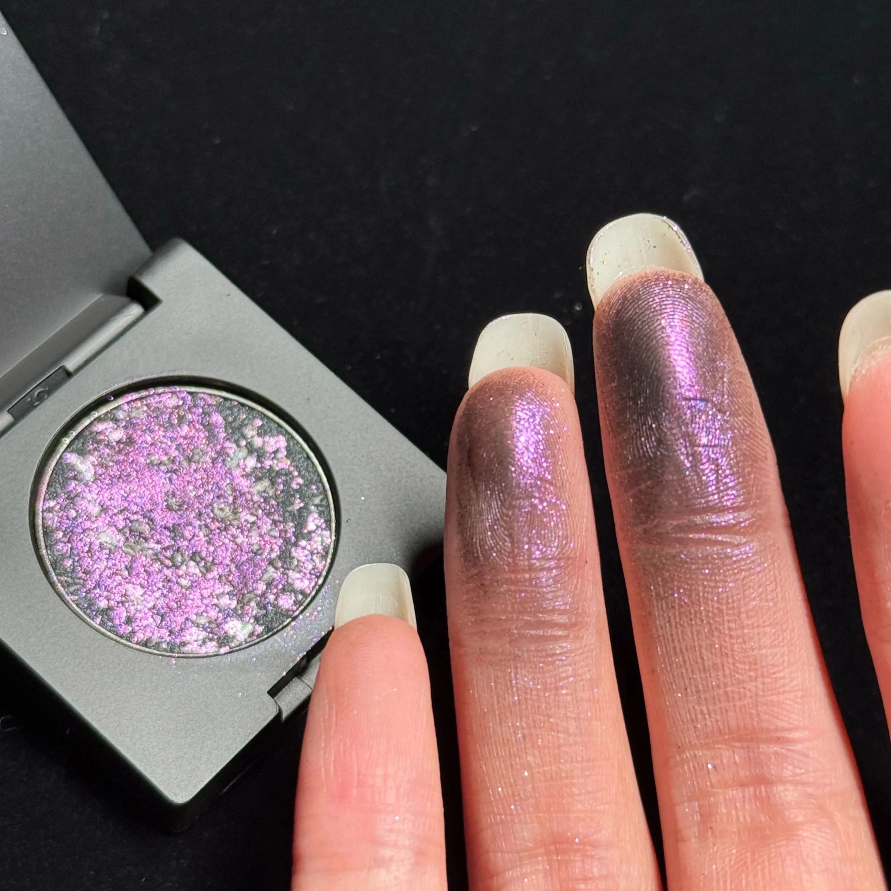 Single Mixed Color Eyeshadow Chameleon Fine Sparkle Pearl Brightener Eye Shadow Portable Eye Makeup — image 3