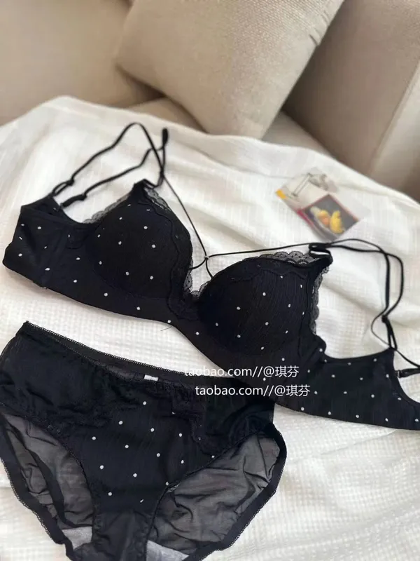 Sexy Lace Polka Dot Lingerie Set with Small Chest Gathered Comfortable Without Steel Ring Lingerie Two Piece Underwear Set — image 4