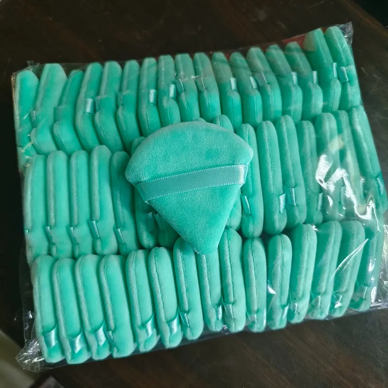 Velkoobchod 50ks Triangle Powder Puff Mini houbička na líčení na obličej Kosmetika Měkká bavlna na pudr na obličej omyvatelná sametová labutěnka na make-up — image 5