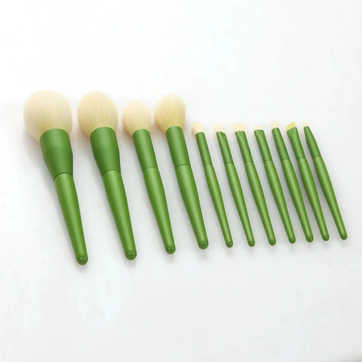 11Pcs Green Handle Makeup Brushes Soft Bristle For Powder Blush Foundation Eyeshadow Cosmetic Tools — image 3