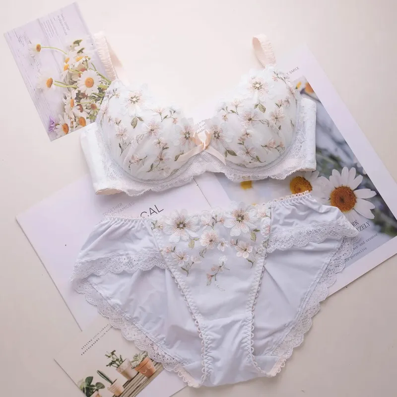 Japanese Style Thin Embroidered Girls Bra Set Soft Underwire Sweet Cute Large Cup Brassiere & Panty Lingerie Set — image 5