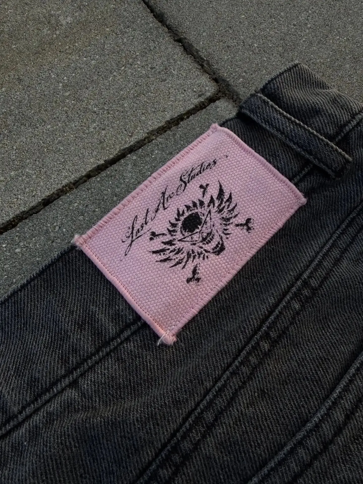 2026 Japanese style high street patchwork embroidered jeans men's goth Harajuku fashion wide leg jeans y2k retro casual pants — image 5