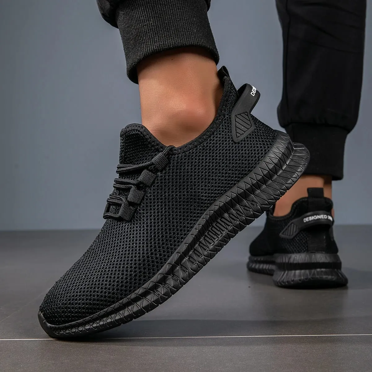 Mens Running Shoes Breathable Lightweight Sports Shoes Anti Slip Comfortable Gym Training Walking Sneakers for Men